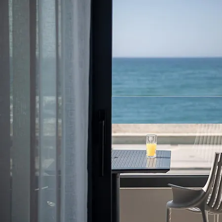 Ξενοδοχείο με διαμερίσματα Calla Luxury Seafront